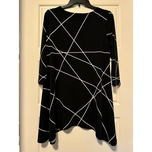 Alfani Black & White Geometric Knit Top, Women's Size M/L - Picture 3 of 6